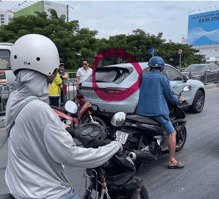 Bảo hiểm ô tô, Bảo hiểm thân vỏ ô tô, Emily xevaban, Bảo hiểm bắt buộc, Mua bảo hiểm ô tô, tư vấn bảo hiểm miễn phí, đòi quyền lợi bảo hiểm miễn phí, xe Be va chạm với Poscher, Xe ôm công nghệ gây tai nạn, Cách xử lý bảo hiểm ô tô.